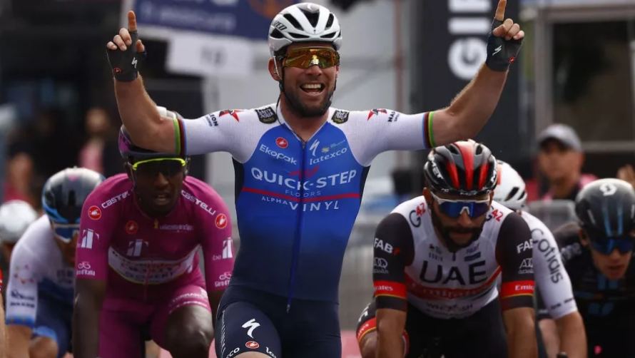 Manxman corre largo para detener a los rivales y conseguir su primera victoria en el Giro desde 2013